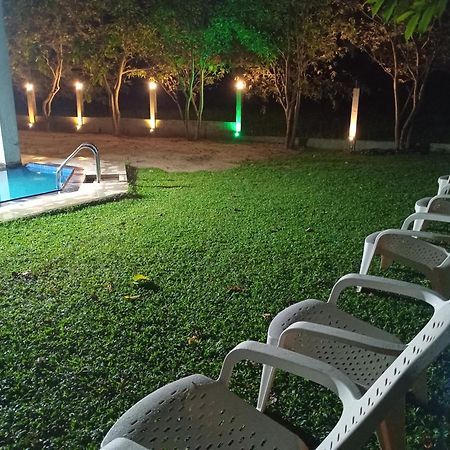 Queen'S Tower Grand Kurunegala Exterior photo