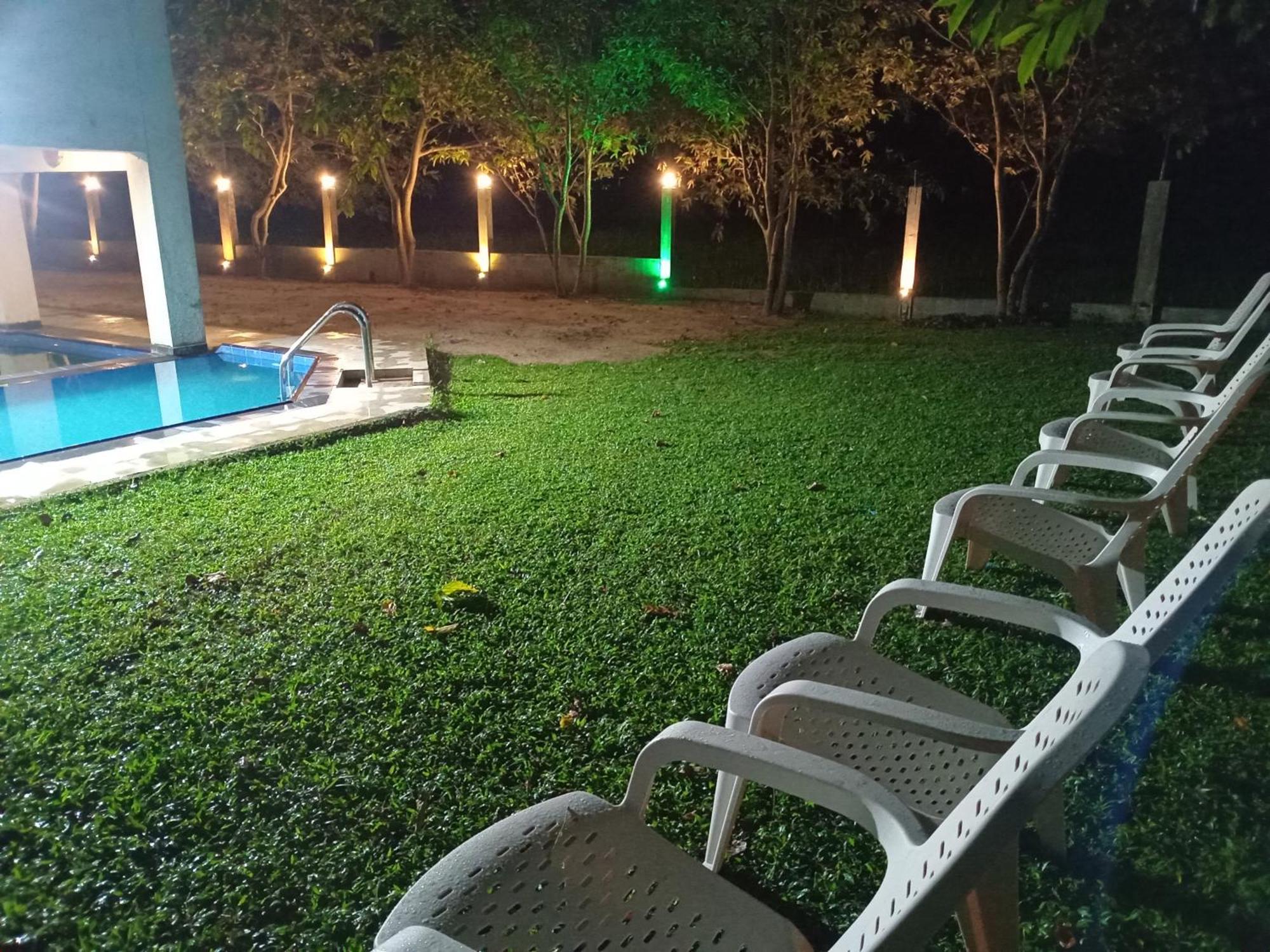 Queen'S Tower Grand Kurunegala Exterior photo